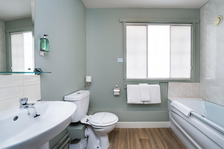 Bathroom 4, Ye Olde Griffin, Cambridgeshire
