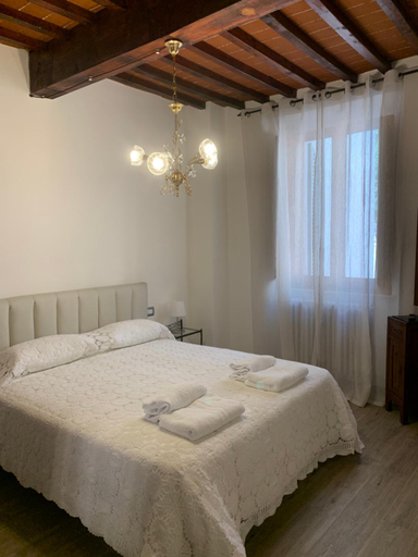 Others 5, Fonte alle Ninfe B&B, Siena