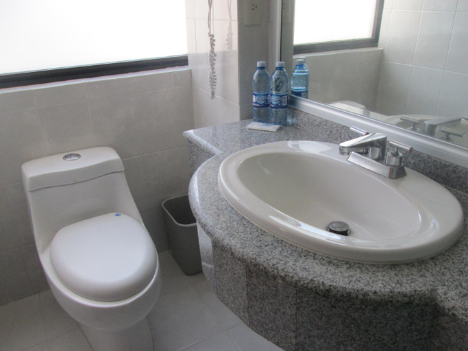 Bathroom 4, Hotel Premier, Mexico City