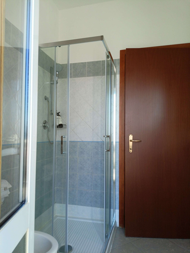 Bathroom 5, Hotel Ariston, Ferrara