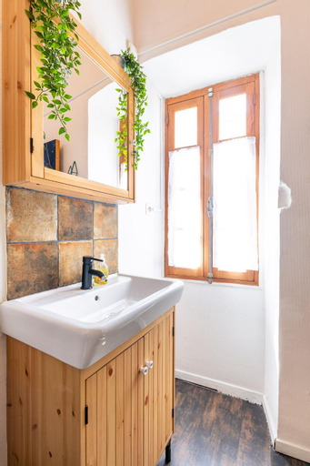 Bathroom 25