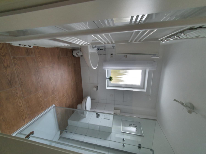 Bathroom 3, Haus Taybeerweg, Aurich