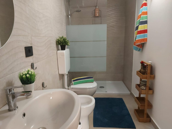 Others 5, Bnbook-Villa Molinari, Milano