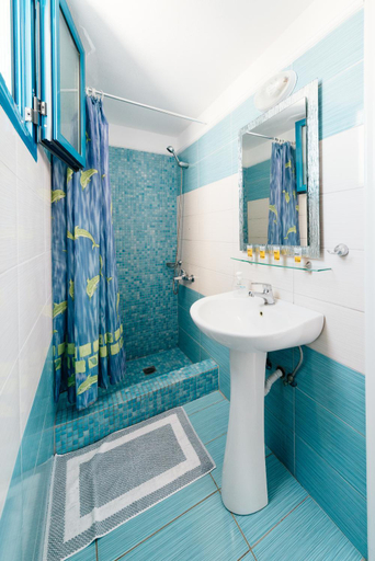 Bathroom 4, Honeymoon Beach Studios, South Aegean