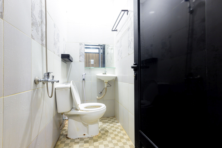 Bathroom 3, D Twinz House Syariah RedPartner, Tangerang Selatan