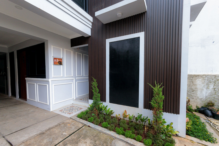 Exterior & Views 2, D Twinz House Syariah RedPartner, Tangerang Selatan
