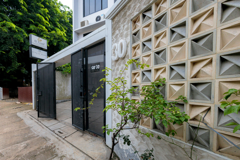 Exterior & Views 2, D Twinz House Syariah RedPartner, South Tangerang