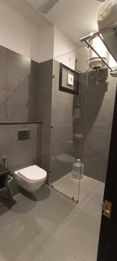 Bathroom 2, Kumaon Inn, Nainital