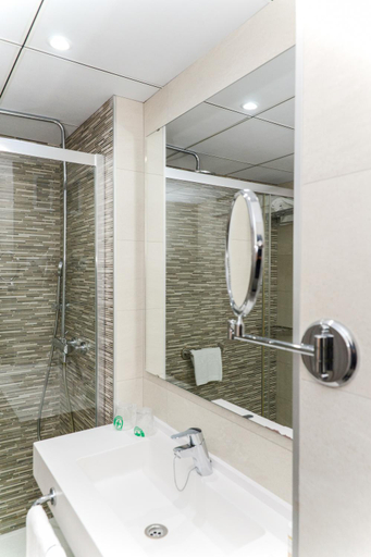 Bathroom 4, Hotel Olympus Palace, Tarragona