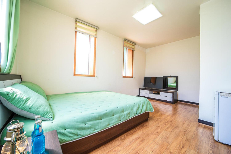 Bedroom 3, Hooni Guest House & Motel, Gurye