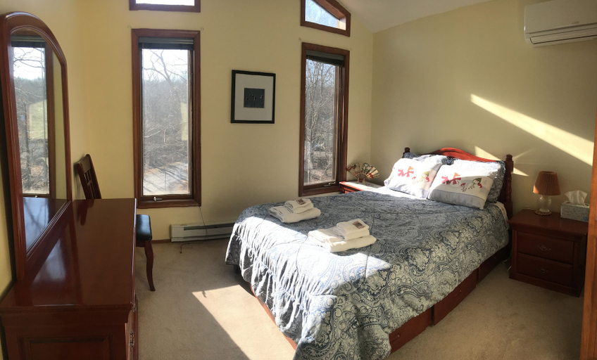 Bedroom 3, Big House On The Hill, Monroe