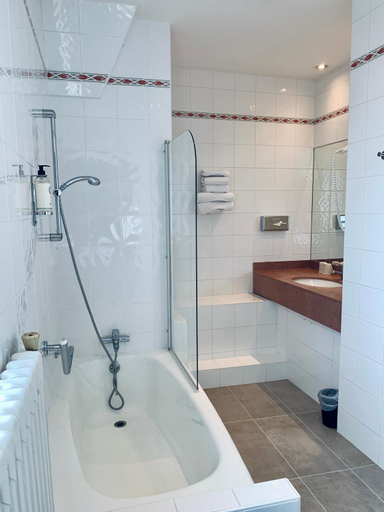 Bathroom 23