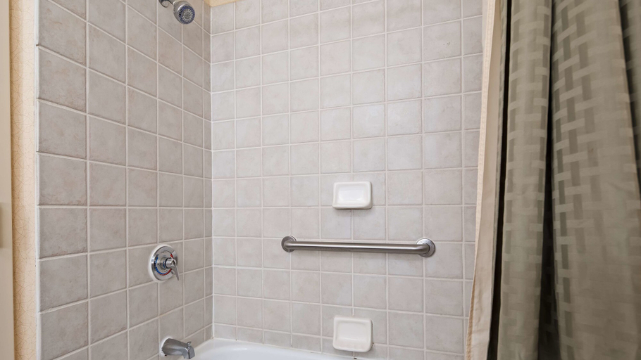 Bathroom 4, Best Western Plus Hannaford Inn & Suites, Cincinnati