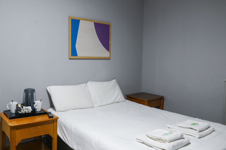 Bedroom 2, Royal Hotel Kettering, Northamptonshire