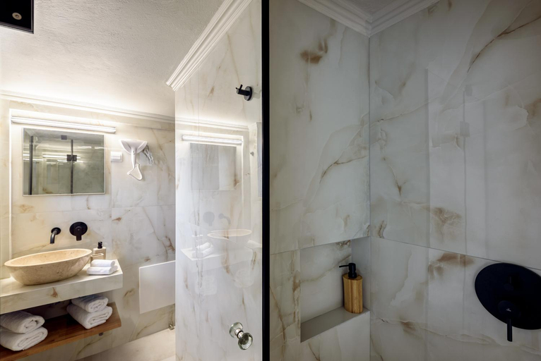 Bathroom 4, PORTO DEL COLOMBO, Crete