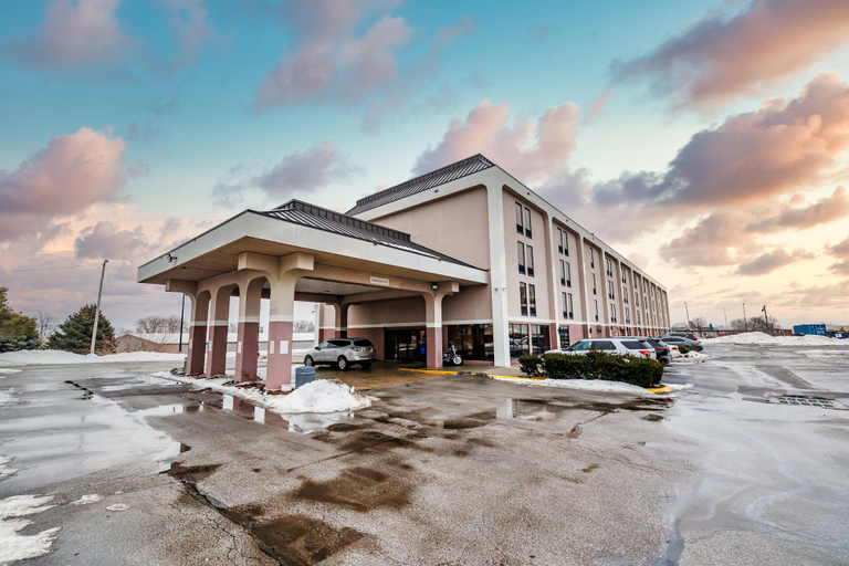 Exterior & Views 1, New Victorian Inn & Suites, Douglas