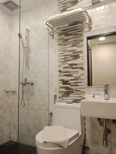 Bathroom, Ritz Suites, Manjung
