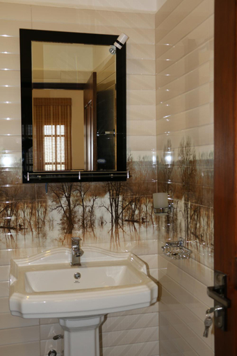 Bathroom, Kandy City Village, K.F.G. & G. Korale