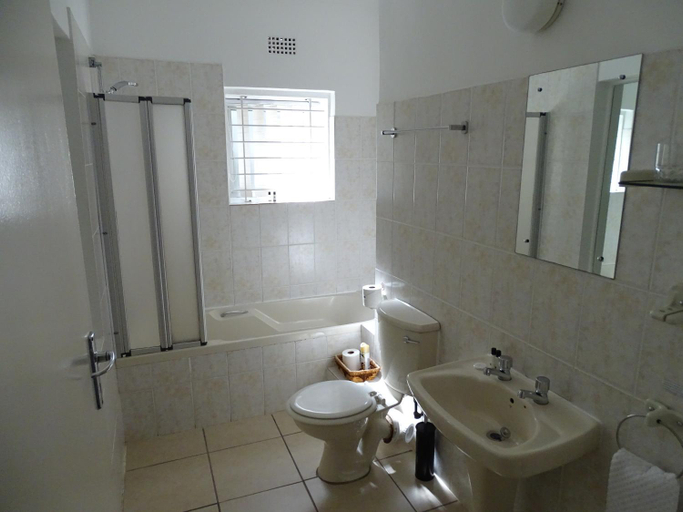 Bathroom 5, Big Skies Guesthouse, City of Cape Town