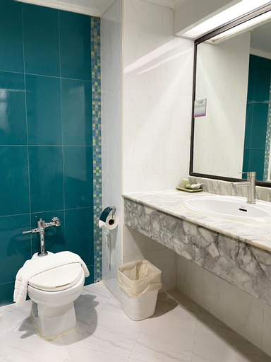 Bathroom 15