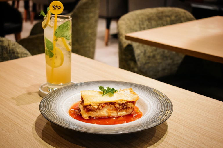 YELLO Hotel Paskal Bandung - Food & Drinks