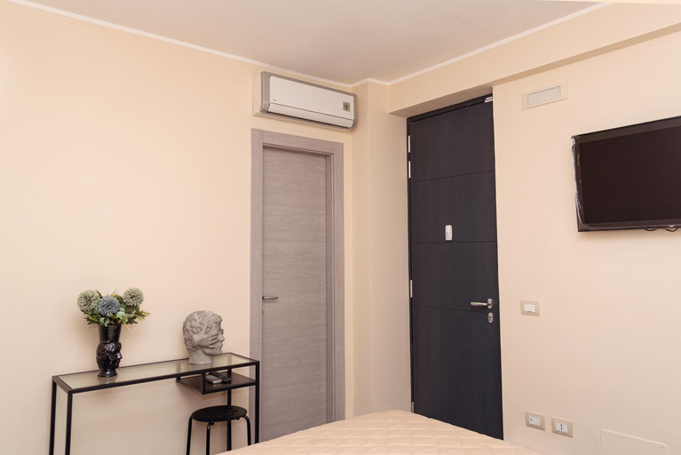Others 5, Balzano House, Salerno
