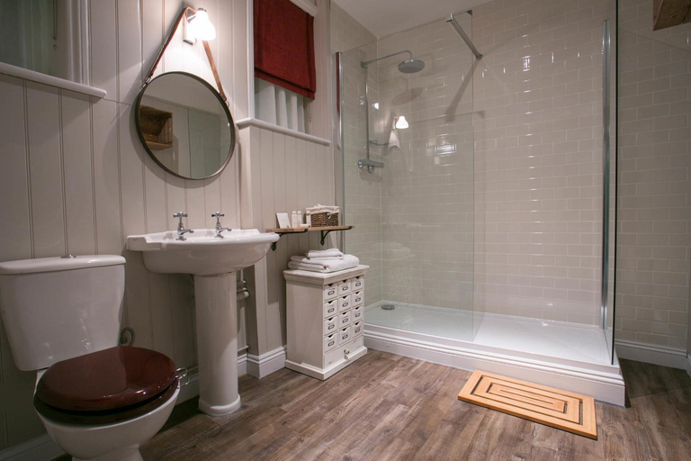 Bathroom 3, The Elephant at the Market, West Berkshire