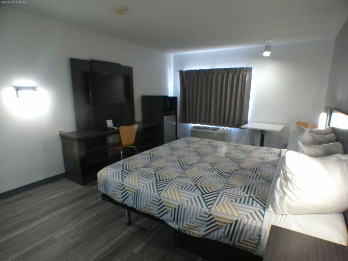 Bedroom 4, Motel 6 Winslow, AZ, Navajo
