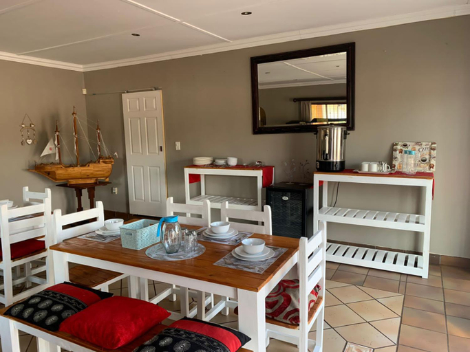 Others 2, Garden Palace Guesthouse, Gert Sibande