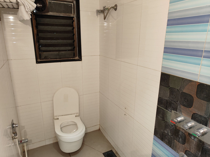 Bathroom 4, Hotel Anand Palace, Ahmadnagar