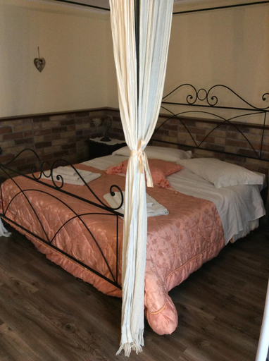 Bedroom 2, Il Girasole, Rome
