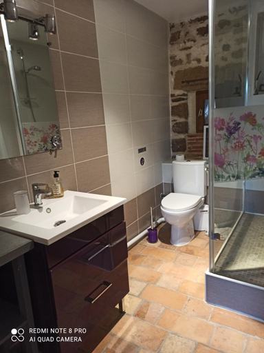 Bathroom, Les Granges De Cassard, Lot