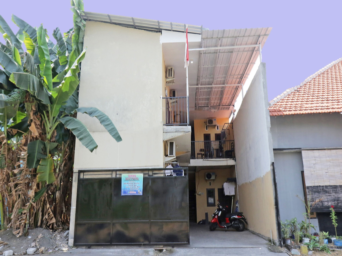 Exterior & Views 1, OYO Life 92925 Kost Bu Mala 2 Syariah, Pasuruan