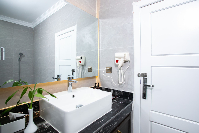 Bathroom 5, Cambana Poipet Hotel, Ou Chrov