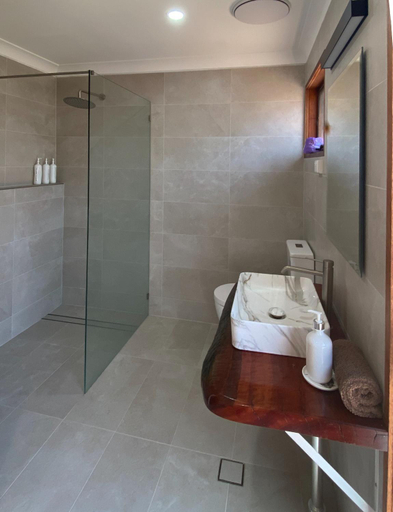 Bathroom 3, Arkaroola Wilderness Sanctuary, Unincorp. Flinders Ranges