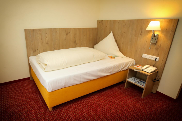 Bedroom 2, Akzent Hotel Restaurant Hirsch, Heidenheim
