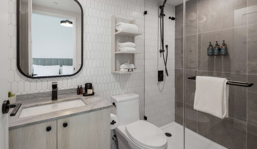 Bathroom 5, Steveston Waterfront Hotel, Greater Vancouver