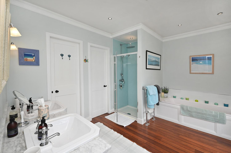 Bathroom 2, Willowvale, Highland
