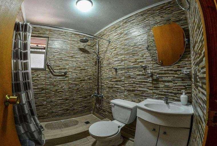 Bathroom 4, Cabanas del pillan, Cautín