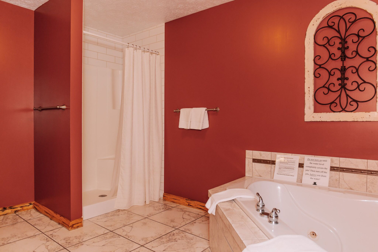 Bathroom 4, Sojourner's Lodge & Log Cabin Suites, Holmes