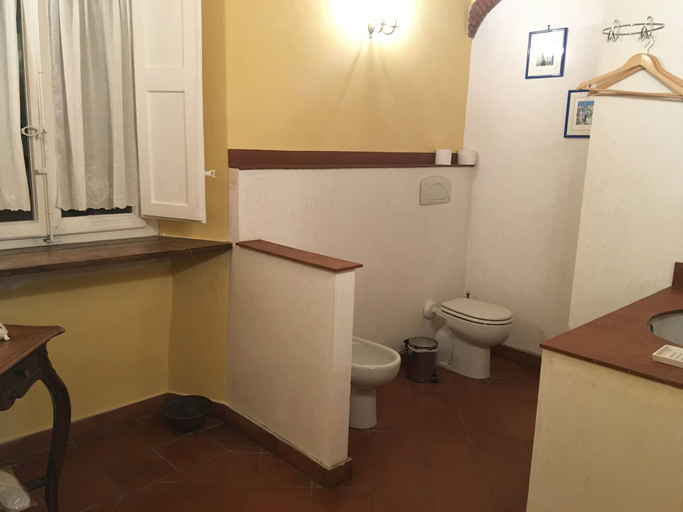 Bathroom 3, Villa La Dogana, Pisa