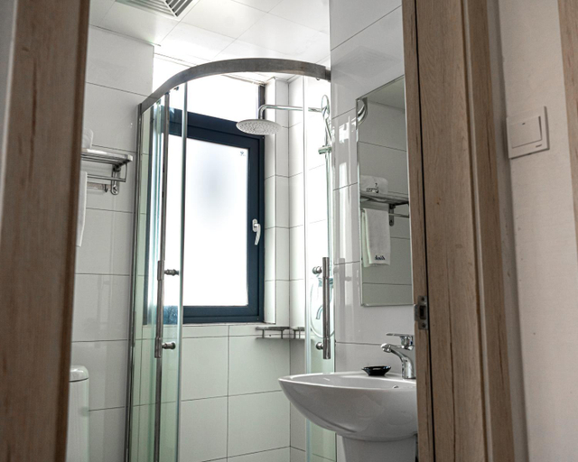 Bathroom 3, Phoenix Hotel by Link, Kicukiro