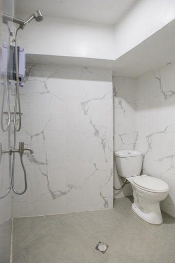 Bathroom 4, Circuit Hostel Makati, Makati City