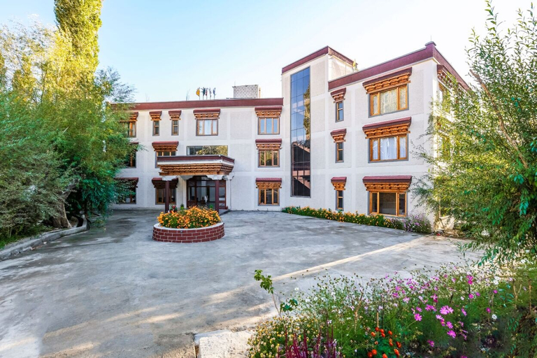 Exterior & Views