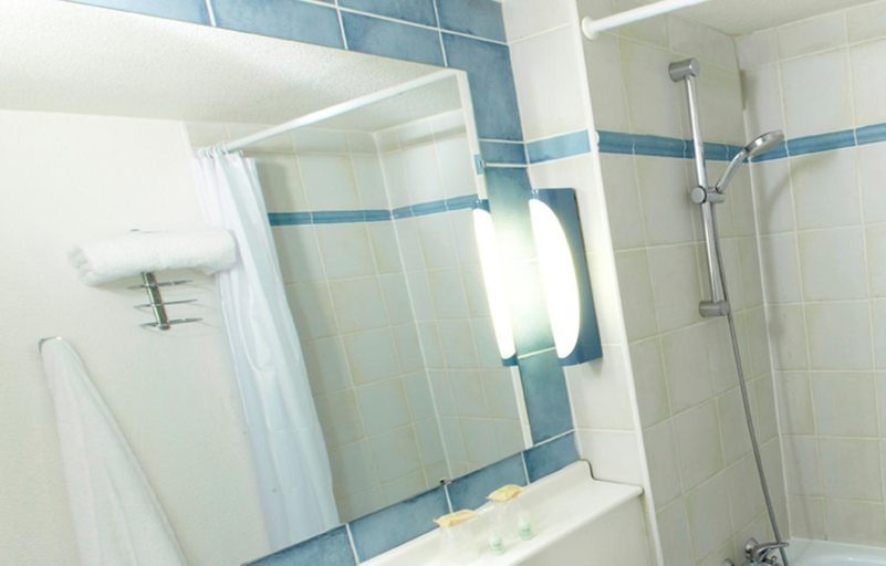 Bathroom 3, Kyriad Chalons En Champagne - Saint Martin, Marne