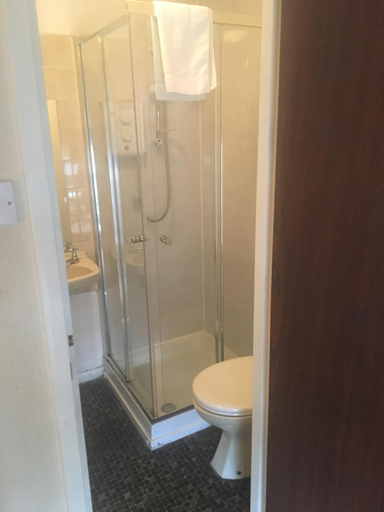 Bathroom, The Crown Inn, Powys