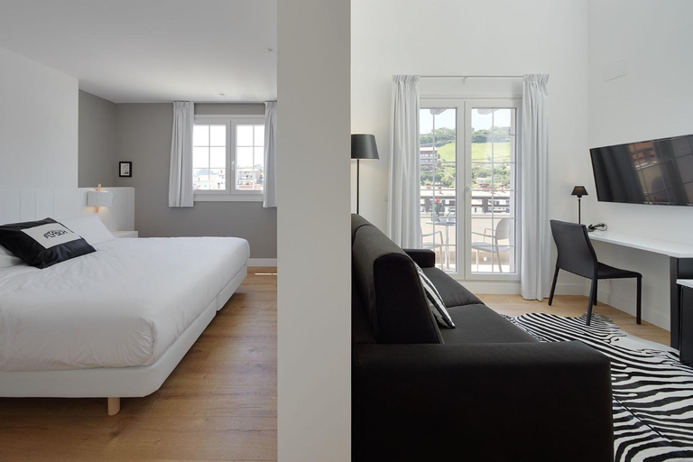 Others 5, Hotel Flysch, Guipúzcoa
