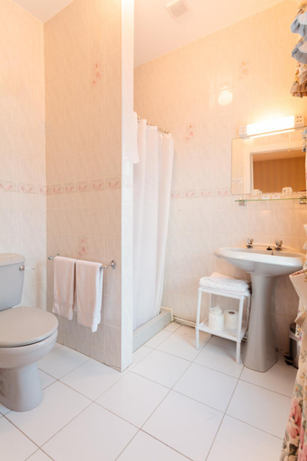 Bathroom 2, Cawley's Guesthouse