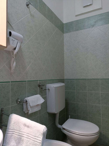 Bathroom 5, Hotel Ariston, Ferrara