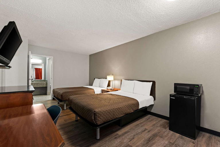 Bedroom 2, Rodeway Inn Brooklawn, Camden